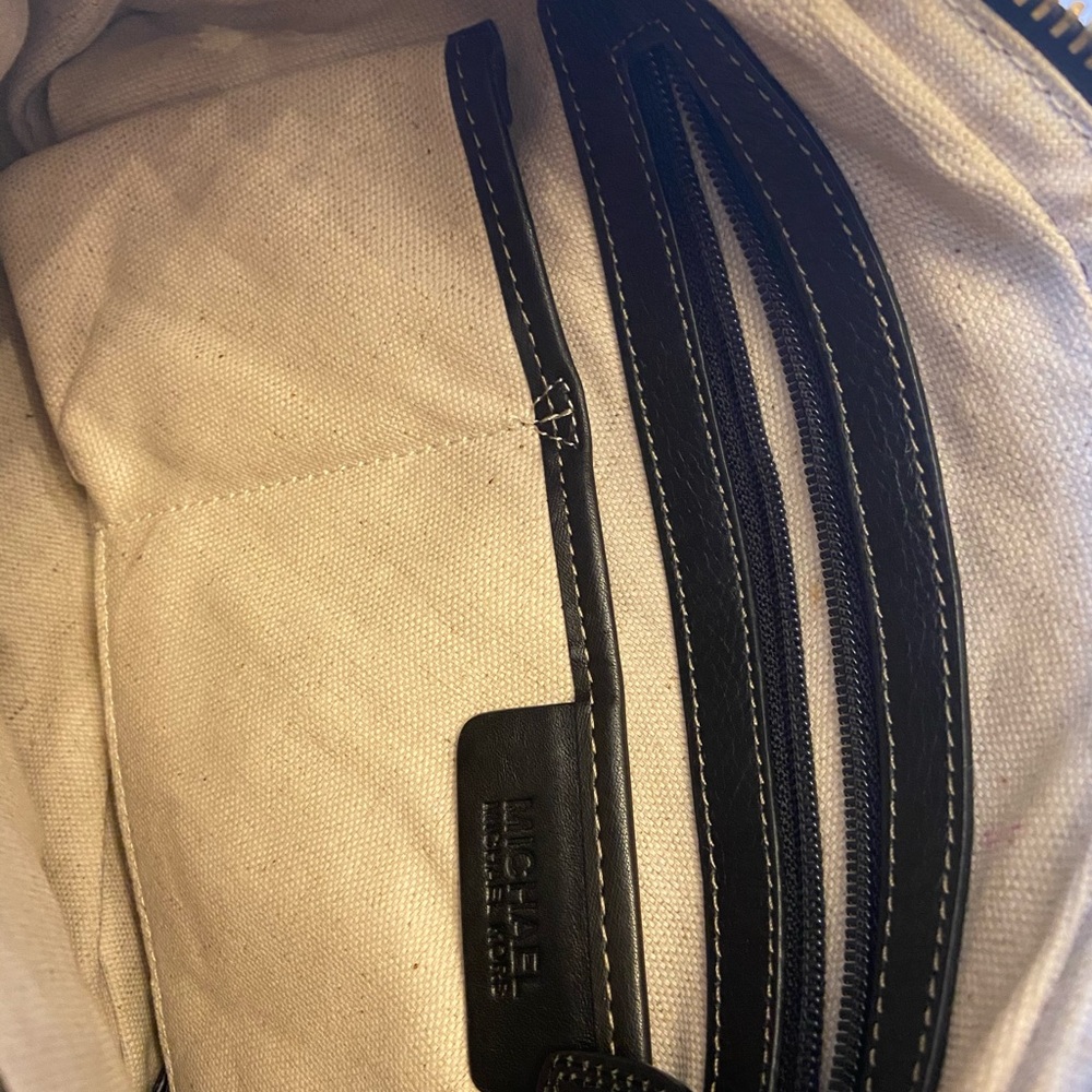 Micheal Kors Vintage Bag - Picture 2 of 5